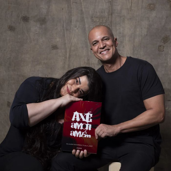 Cláudio Soares e Tuíla Jost, autores do livro Axé Amor Amém